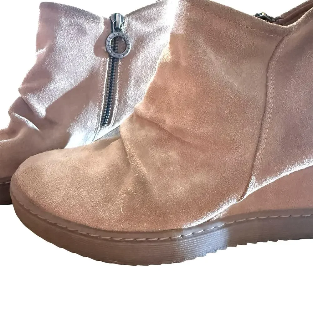 Sofft Siri Suede Leather Side Zip Wedge Ankle Booties Boots Slouch Beige sz 7.5
